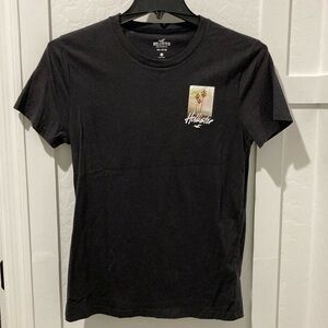 Men’s Hollister beach graphic short sleeve shirt charcoal small